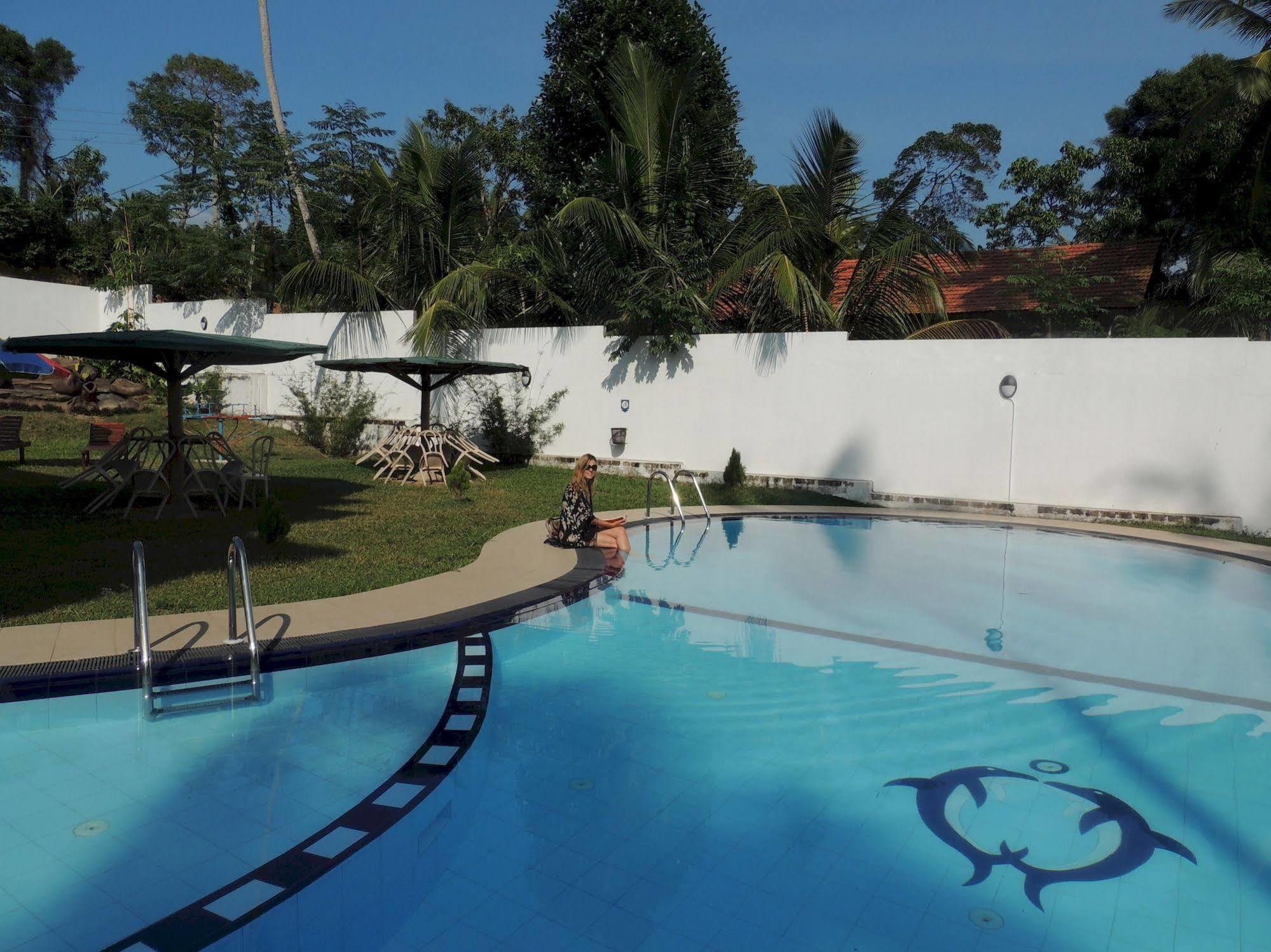 Airport Green View Resort Andiambalama Exterior foto